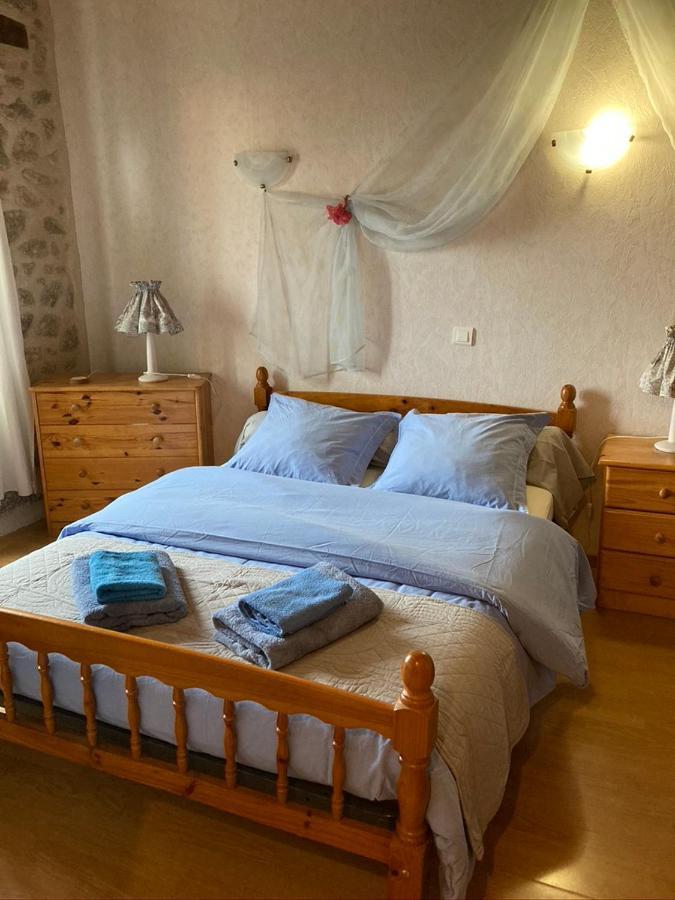 Gite Lo Soulenquo à Fonteilles Golinhac Extérieur photo